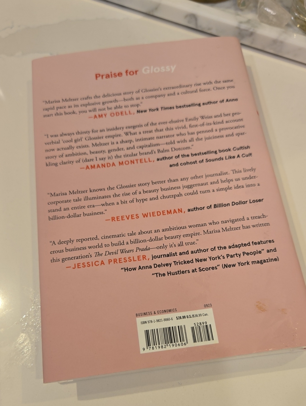Glossy: Ambition, Beauty, and the Inside Story of Glossier, Marisa Meltzer - Picture 2 of 4